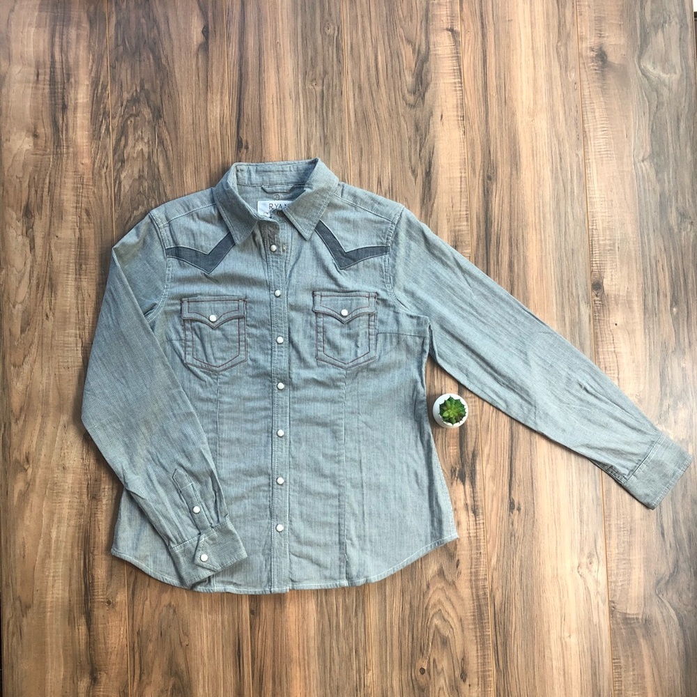 Medium Women’s Ryan Michael Button Up